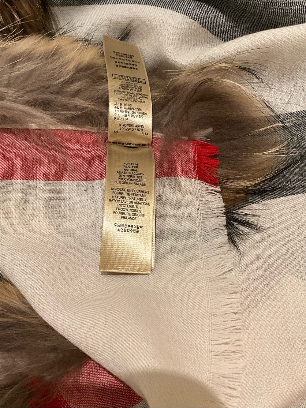 BURBERRY CASHMERE/ WOOL RACCOON FUR STOLE. - Picture 8 of 10